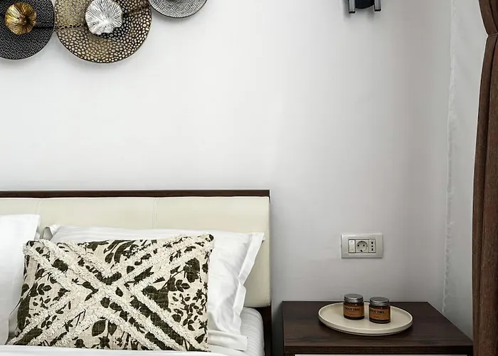 Carol In Woodland Bucareste