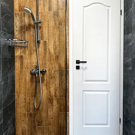 Carol In Woodland Bukarest