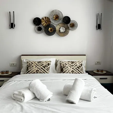 Carol In Woodland Bucureşti